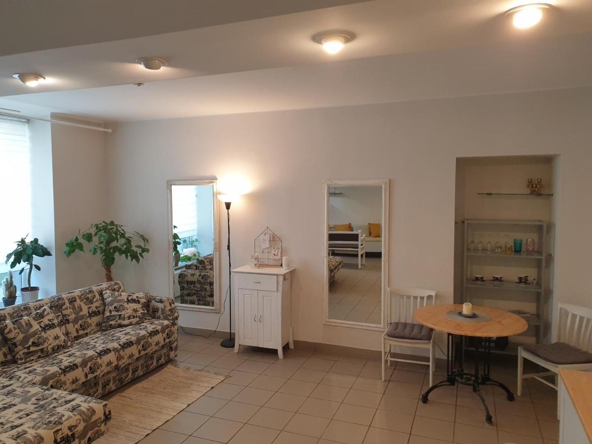 Camellia Studio Apartment & Parking Riga Kültér fotó