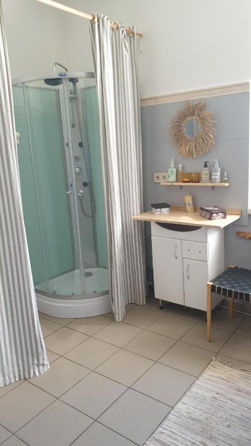 Camellia Studio Apartment & Parking Riga Kültér fotó